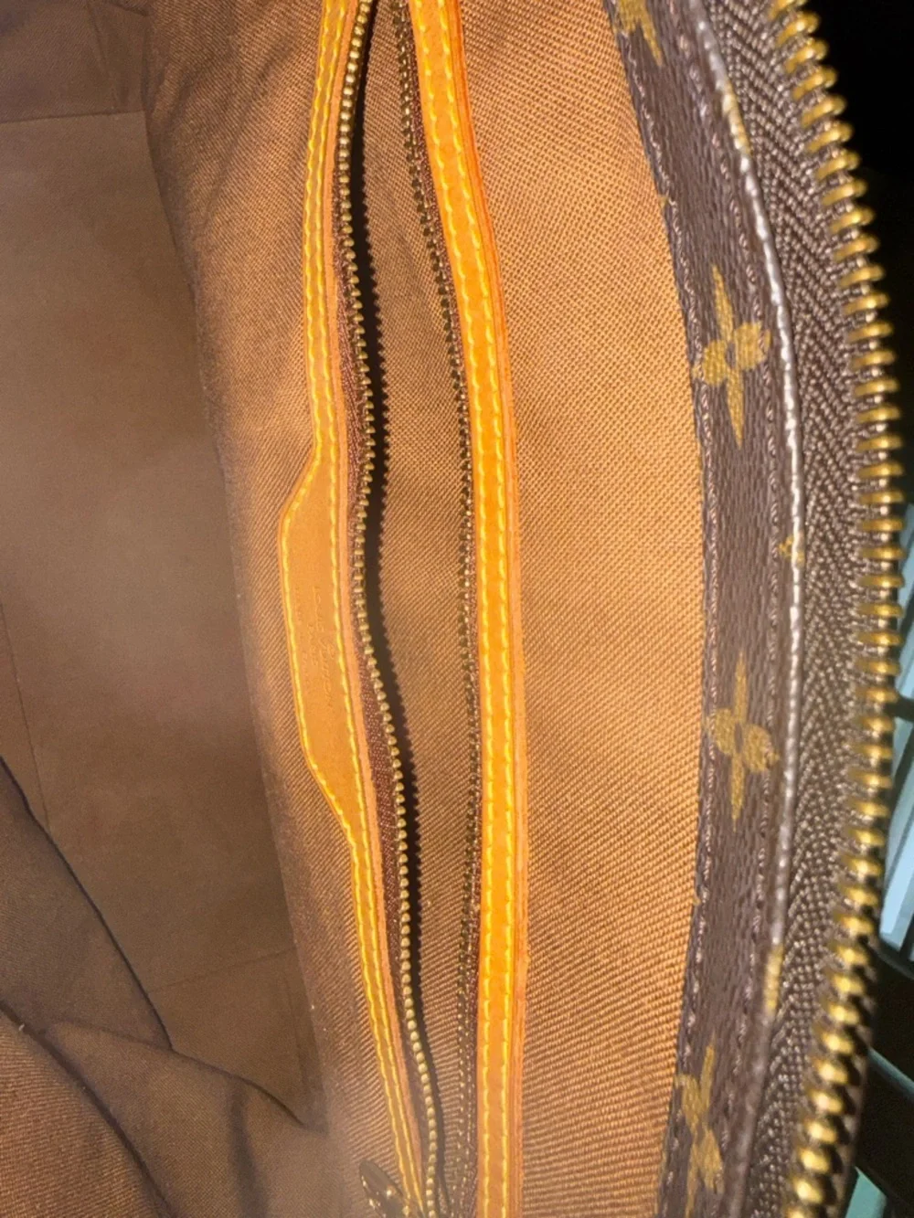 Louis Vuitton Cabas Mezzo - Picture 10 of 11